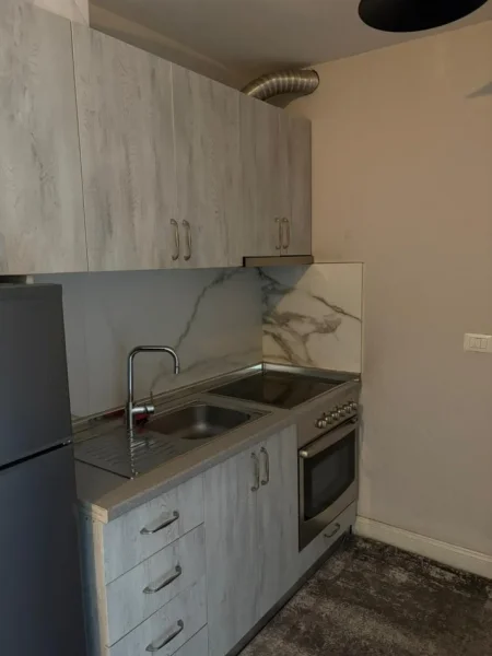 Tirane, jepet me qera garsonier Kati 6, 30 m² 360 € (Vellezrit Manastirli)