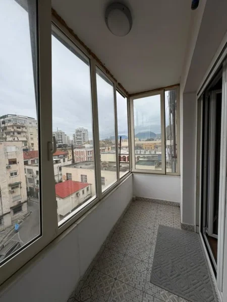Tirane, jepet me qera garsonier Kati 6, 30 m² 360 € (Vellezrit Manastirli)