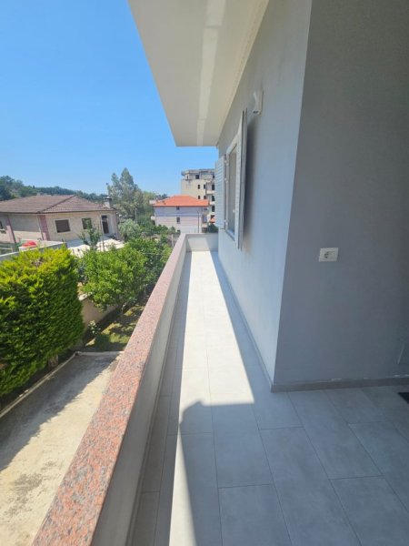 Tirane, jepet me qera apartament 2+1+Ballkon Kati 2, 550 € (Vilat Gjermane)
