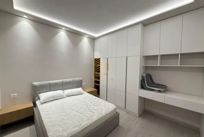 Tirane, jepet me qera apartament 1+1 Kati 4, 50 m² 700 € (Bulevardi Zogu i Pare)