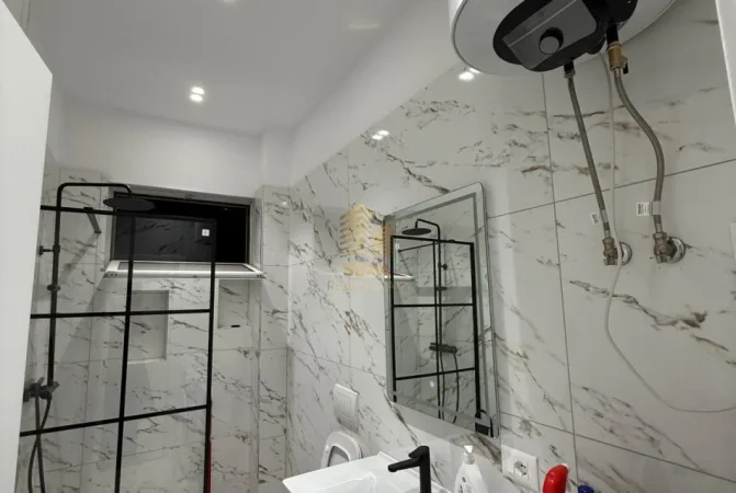 Tirane, jepet me qera apartament 1+1 Kati 4, 50 m² 700 € (Bulevardi Zogu i Pare)