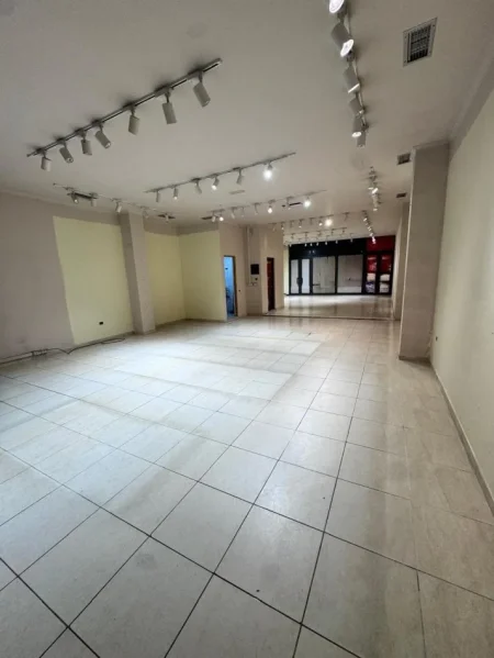 Durres, shes ambjent biznesi Kati 0, 148 m² 340.000 € (rrota e kuqe)