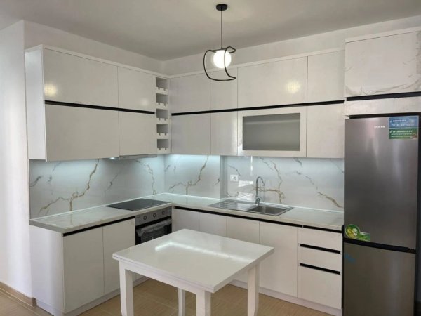 Tirane, jepet me qera apartament 2+1+Aneks+Ballkon Kati 2, 98 m² 650 € (Bulevardi i Ri, Rruga Jordan Misja.)