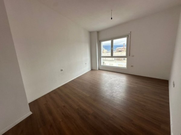 Tirane, shitet apartament 2+1+Aneks+Ballkon Kati 10, 110 m² 283.000 € (Rr. Barrikadave)