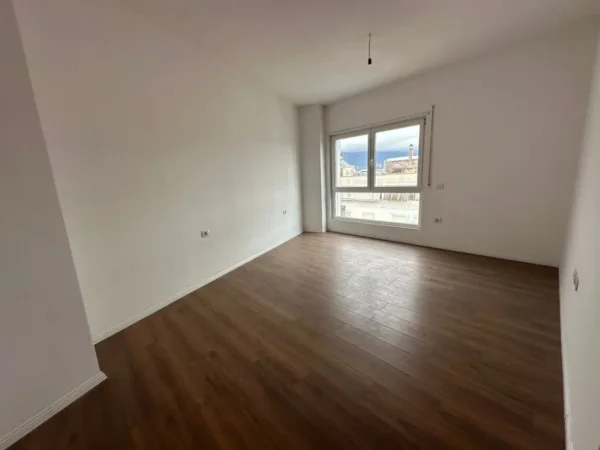 Tirane, shitet apartament 2+1+Aneks+Ballkon Kati 10, 110 m² 283.000 € (Rr. Barrikadave)
