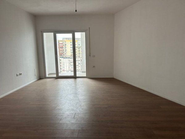 Tirane, shitet apartament 2+1+Aneks+Ballkon Kati 10, 110 m² 283.000 € (Rr. Barrikadave)