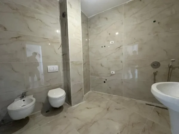 Tirane, shitet apartament 2+1+Aneks+Ballkon Kati 10, 110 m² 283.000 € (Rr. Barrikadave)