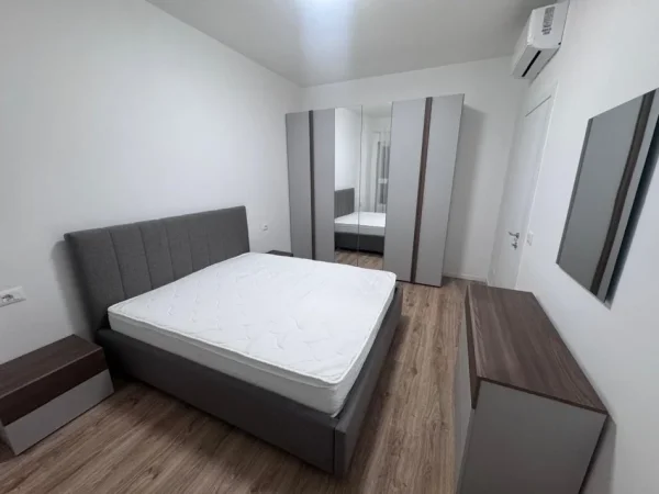 Tirane, jepet me qera apartament 1+1 Kati 4, 65 m² 550 € (Siri Kodra)