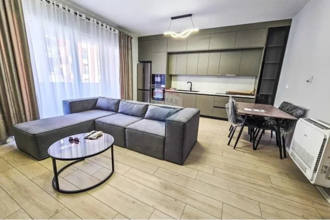 Tirane, jepet me qera apartament 2+1+Ballkon Kati 3, 110 m² 750 € 