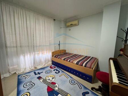Tirane, jepet me qera apartament 2+1 Kati 8, 120 m² 500 €