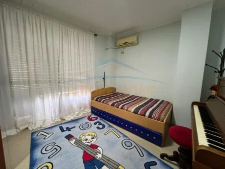 Tirane, jepet me qera apartament 2+1 Kati 8, 120 m² 500 €