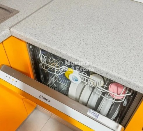 Tirane, jepet me qera apartament 2+1 Kati 3, 76 m² 900 € (Sheshi Skenderbej, Qender)