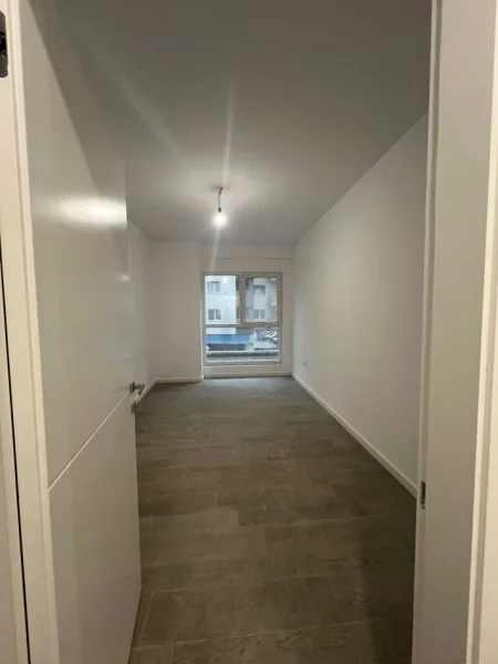 Tirane, jepet me qera zyre Kati 1, 100 m² 650 € (Kompleksi AURA)
