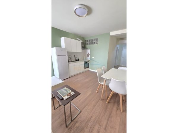 Durres, jepet me qera apartament 2+1 Kati 6, 157 m² 750 € (Bashkia, Durrës.)