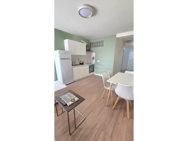 Durres, jepet me qera apartament 2+1 Kati 6, 157 m² 750 € (Bashkia, Durrës.)