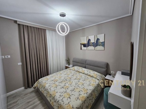 Tirane, jepet me qera apartament 2+1+Aneks+Ballkon Kati 5, 109 m² 800 € (Unaze e re)