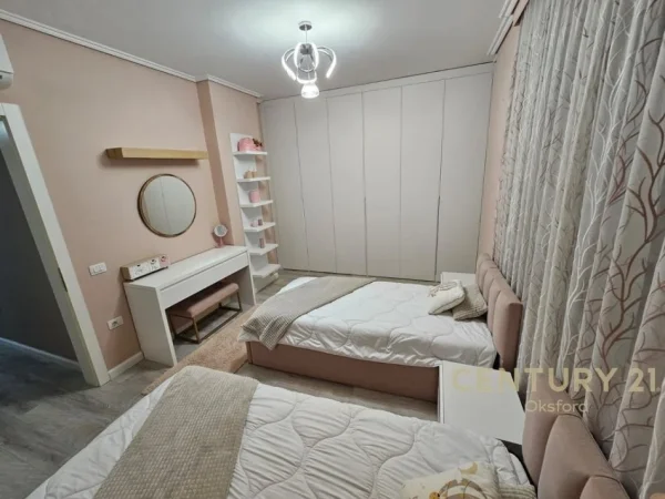 Tirane, jepet me qera apartament 2+1+Aneks+Ballkon Kati 5, 109 m² 800 € (Unaze e re)