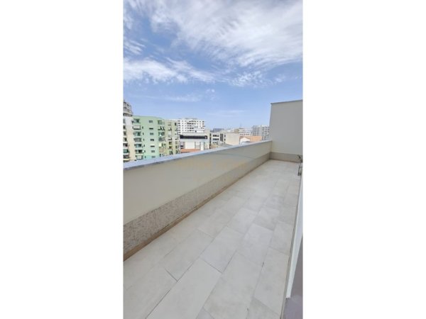 Durres, jepet me qera apartament 2+1 Kati 6, 157 m² 750 € (Bashkia, Durrës.)