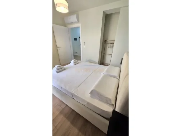 Durres, jepet me qera apartament 2+1 Kati 6, 157 m² 750 € (Bashkia, Durrës.)