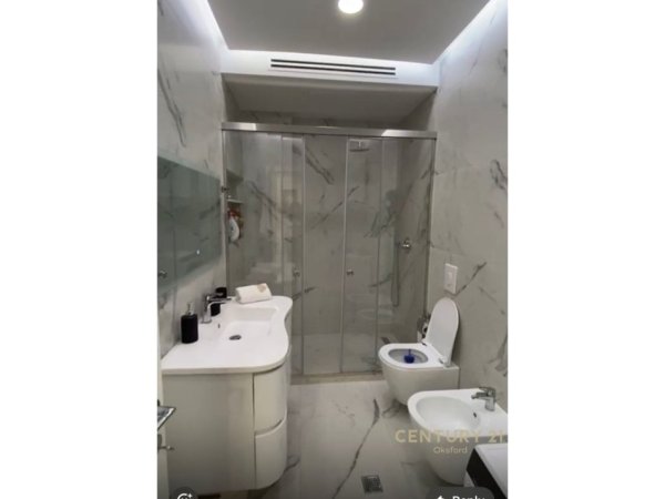Tirane, jepet me qera apartament 2+1+Aneks+Ballkon Kati 5, 109 m² 800 € (Unaze e re)