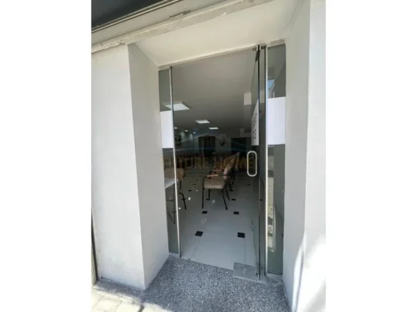 Durres, jepet me qera ambjent biznesi Kati 0, 122 m² 1.000 € (Prane UKD-se, Durres)