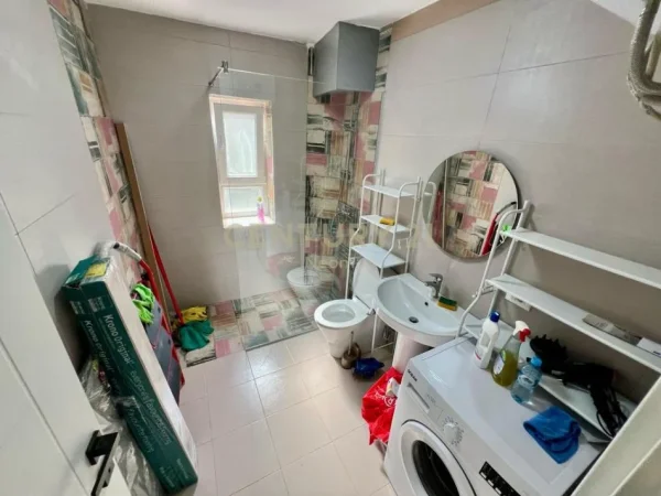 Tirane, jepet me qera apartament 1+1 Kati 2, 40 m² 500 € (Mine Peza)