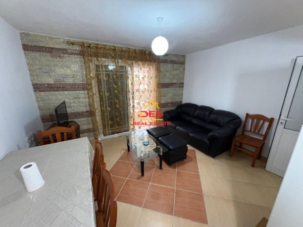 Vlore, jepet me qera apartament 1+1+Ballkon Kati 5, 57 m² 280 € (Rruga Dush Strati)