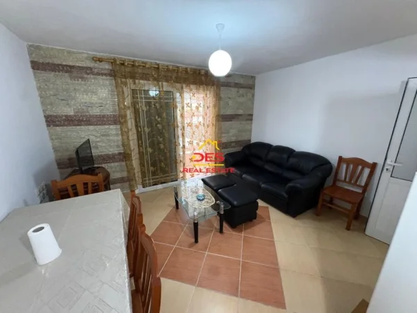 Vlore, jepet me qera apartament 1+1+Ballkon Kati 5, 57 m² 280 € (Rruga Dush Strati)