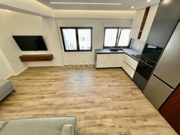 Tirane, jepet me qera apartament 1+1 Kati 4, 65 m² 600 € (Kodra e Diellit)