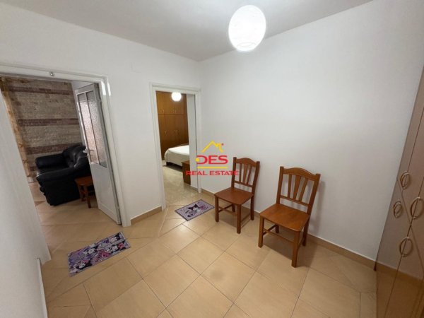 Vlore, jepet me qera apartament 1+1+Ballkon Kati 5, 57 m² 280 € (Rruga Dush Strati)