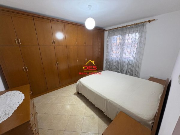 Vlore, jepet me qera apartament 1+1+Ballkon Kati 5, 57 m² 280 € (Rruga Dush Strati)