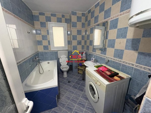 Vlore, jepet me qera apartament 1+1+Ballkon Kati 5, 57 m² 280 € (Rruga Dush Strati)