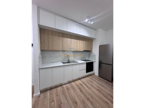 Tirane, jepet me qera apartament 1+1 Kati 4, 65 m² 550 € (Rruga Siri Kodra , Corner Residence)