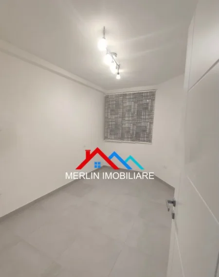 jepet me qera apartament 2+1+Ballkon Kati 4, 80 m² 600 € (RRRUGA NIKOLLA JORGA,MYSLYM SHYRI)
