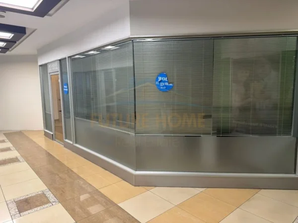 Tirane, jepet me qera zyre Kati 2, 20 m² 500 € (Kullat Binjake , Qender)