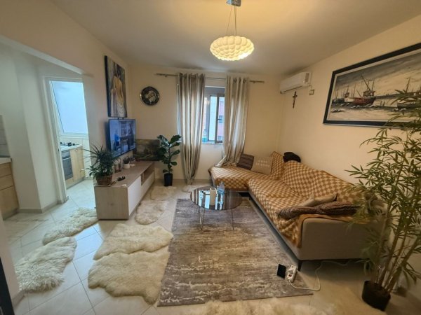 Tirane, shitet apartament 1+1 Kati 4, 54 m² 125.000 € (Oxhaku)