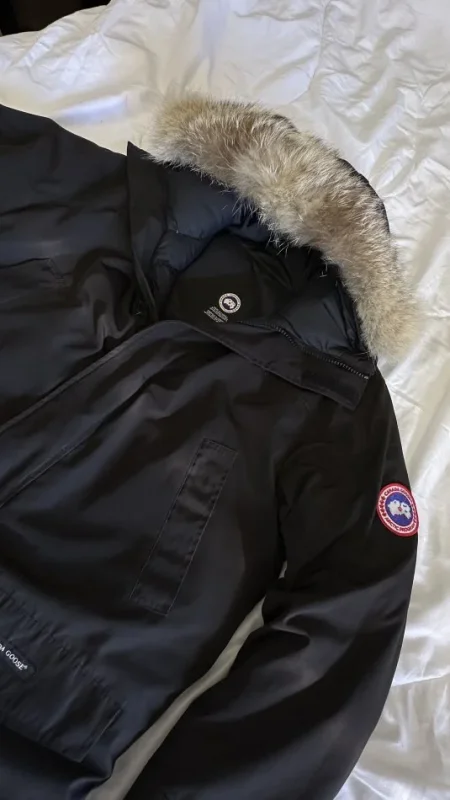 Tirane, shes Shitet Xhup origjinal Canada Goose wolf fur Masa L-XL 390 €