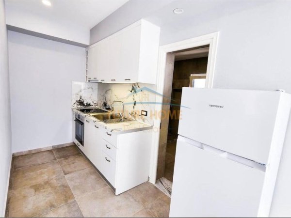 Tirane, jepet me qera garsonier  Kati 3, 40 m² 400 € (Rruga Jordan Misja)