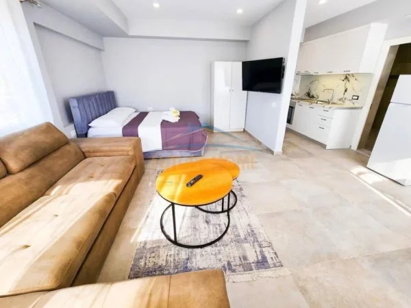 Tirane, jepet me qera garsonier  Kati 3, 40 m² 400 € (Rruga Jordan Misja)