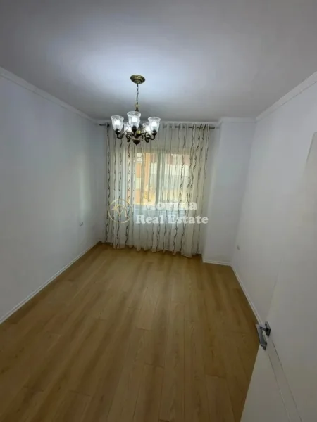 Tirane, shitet apartament 1+1+Ballkon Kati 3, 66 m² 91.000 € (Fresku)