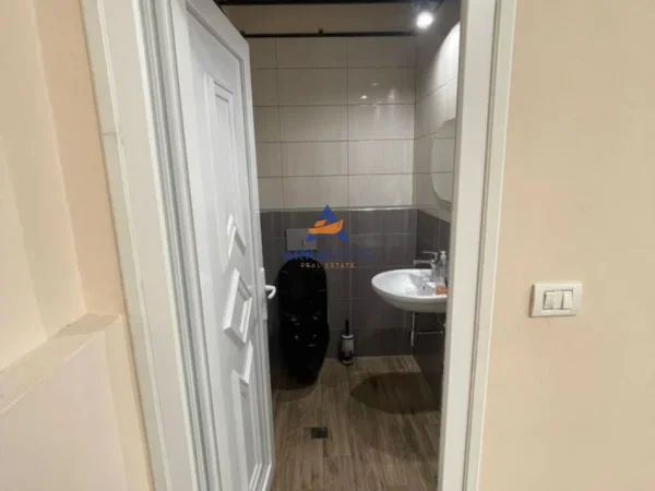 Tirane, shitet ambjent biznesi Kati 0, 80 m² 450.000 € 