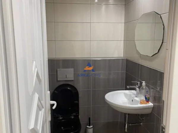 Tirane, shitet ambjent biznesi Kati 0, 80 m² 450.000 € 