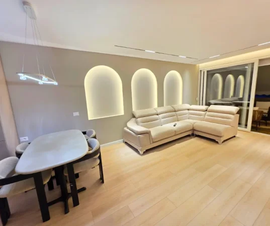 Tirane, shes apartament 2+1 Kati 8, 112 m² 320.000 € (Ish-Ekspozita)