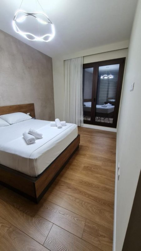 Tirane, jepet me qera apartament duplex 2+1+Ballkon Kati 10, 101 m² 1.700 € (Rruga Barrikadave)
