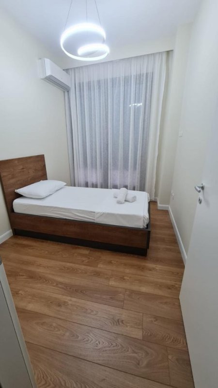 Tirane, jepet me qera apartament duplex 2+1+Ballkon Kati 10, 101 m² 1.700 € (Rruga Barrikadave)