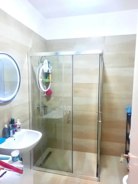 Tirane, jepet me qera apartament 2+1+Aneks+Ballkon Kati 4, 123 m² 750 € 