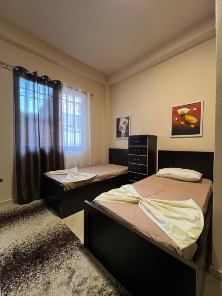 Tirane, jepet me qera apartament 2+1 Kati 3, 115 m² 500 € 