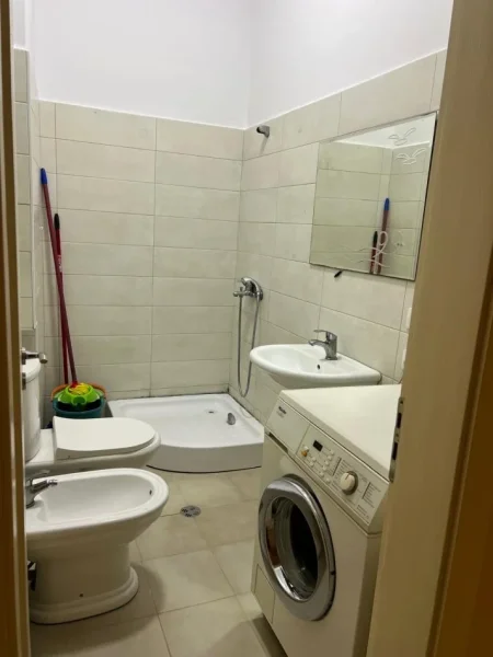 Tirane, jepet me qera apartament 2+1 Kati 3, 115 m² 500 € 