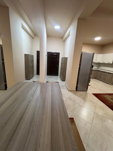 Tirane, jepet me qera apartament 2+1 , 500 € (Fresk)