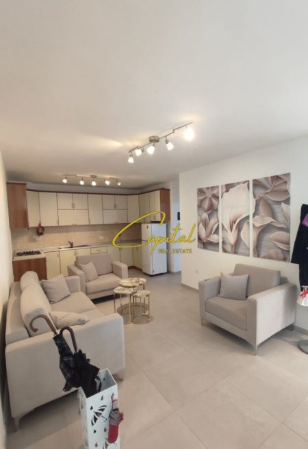 Tirane, jepet me qera zyre Kati 4, 90 m² 600 € (ISH EKSPOZITA)